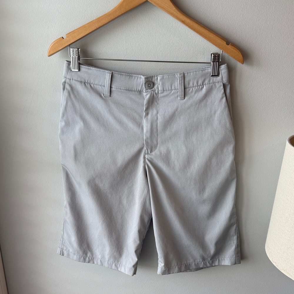 Under Armour Youth 18 Light Grey Performance‎ Golf Shorts